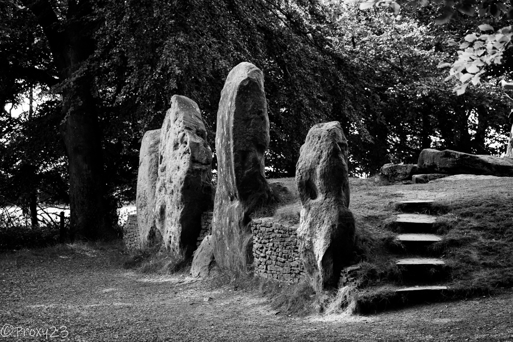 AnotherAngle7's tweet photo. @thorneh @TheRidgeway1972 must be not far from Wayland Smithy, right ? https://t.co/E5riLmZ6F6