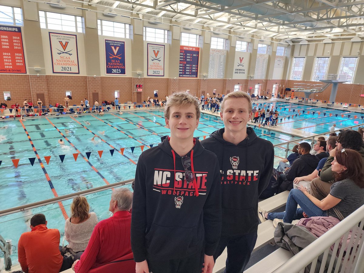 chuck_harrell's tweet photo. Fun time up at UVA watching @packswimdive and @UVASwimDive. Was great to see @davidafox95, talk about the old days at Northbrook, watch his son @jerryfox27 win 200 free and anchor an awesome relay. #superfastswimming https://t.co/99sh50vfvT