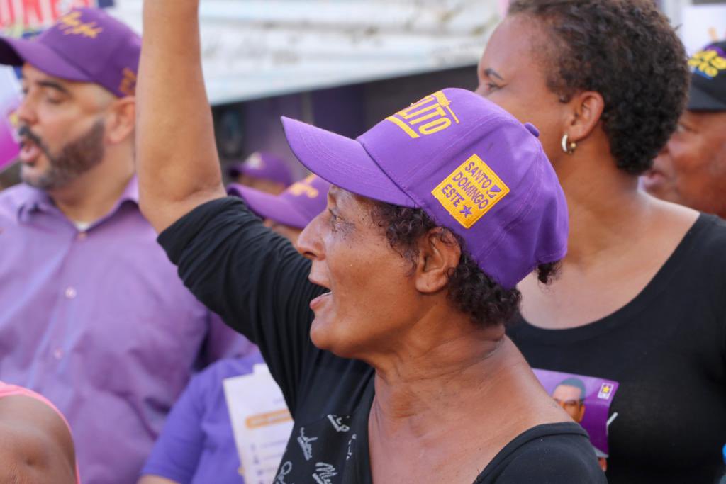 LuisAlbertoSDE_'s tweet photo. Inicio de la gran marcha junto a nuestro próximo alcalde de #SDE @AlbertoTejeda_ 💜✌🏻

¡Por el rescate de Santo Domingo Este todos a marchar! 🙌🏻

#LuisAlbertoSDE⭐️
#UnGerentePaQueResuelva💜 https://t.co/XZ8mya6zIu