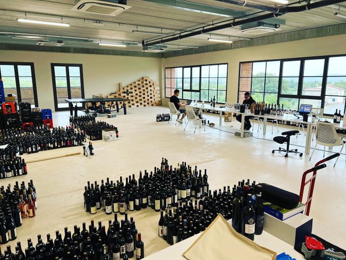 It’s a serious, intense syrah that's firm, tight and compact, with a full body, beautiful freshness and structure. Read the full list here: jamessuckling.com/wine-tasting-r…