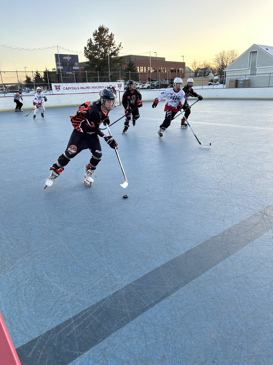 CapsYouthHockey's tweet photo. Chilly sunset hockey!
#CIHL #CapsYouthHockey #ALLCAPS https://t.co/VEVwTWCSXX