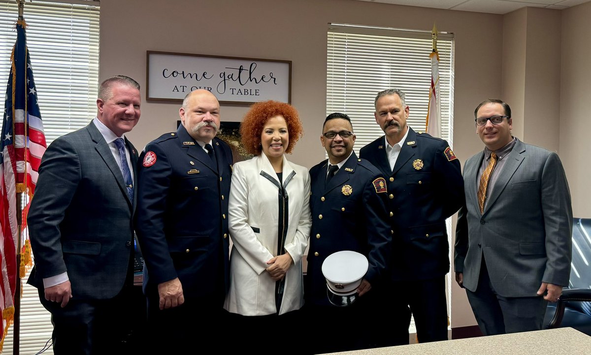 JohannaForFL's tweet photo. I had the privilege of speaking with Florida firefighters during their January Legislative Convention. It was great to hear about their legislative priorities and reconnect with friends from Central Florida. Thank you for your service! #firstresponders #legislativesession2024 https://t.co/dePLqZ27CR