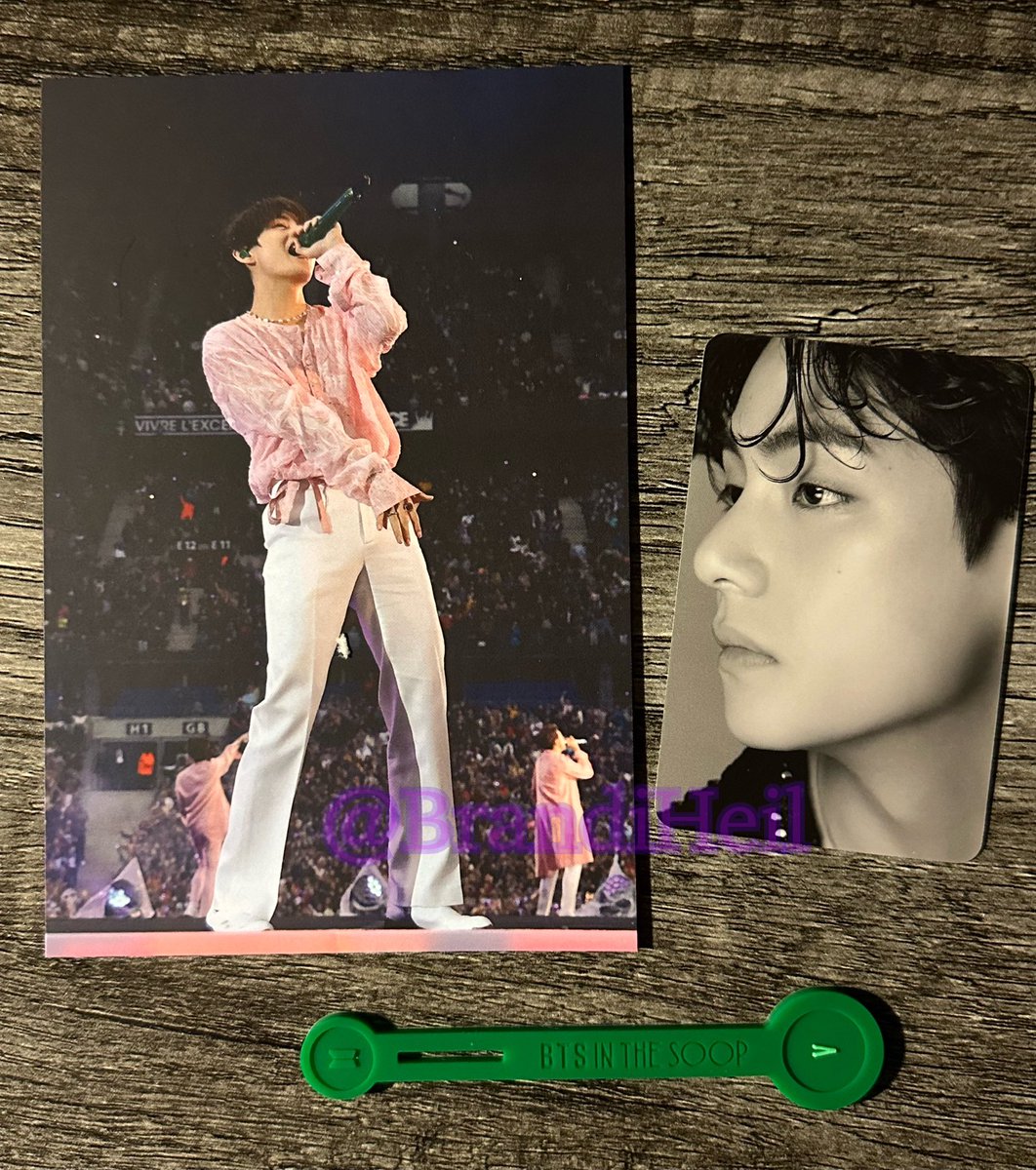 ❄️V PACK GA❄️ ❄️MBF ❄️RT/Like ❄️1 winner-US/WW ❄️1 entry per person ❄️Sent by stamped mail ❄️Official Break the Silence postcard, Dicon PC, ITS cup marker ❄️Post your country & fave song of Taehyung ❄️Ends 1/23 12PM CST #BTS #BTSGIVEAWAY