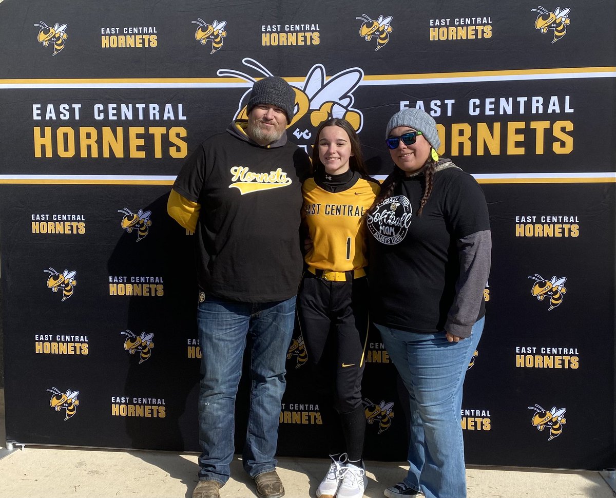 Perrymom88's tweet photo. First high school Opening day was a cold one! We had such a great time though! So happy and excited for this new chapter in Irene’s life. LET’S GO HORNETS!🐝  @_ECSoftball https://t.co/7IlcMa1zgp