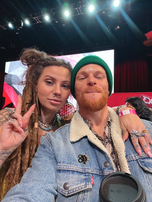 Earthy girls are top. 🌱   @IndicaFlowerxxx &amp; @ConorPills at D3 @XBIZ https://t.co/kuhBIFmBFo<a class="tags" href="/tag/indicaflowerxxx">@indicaflowerxxx</a><a class="tags" href="/tag/conorpills">@conorpills</a>