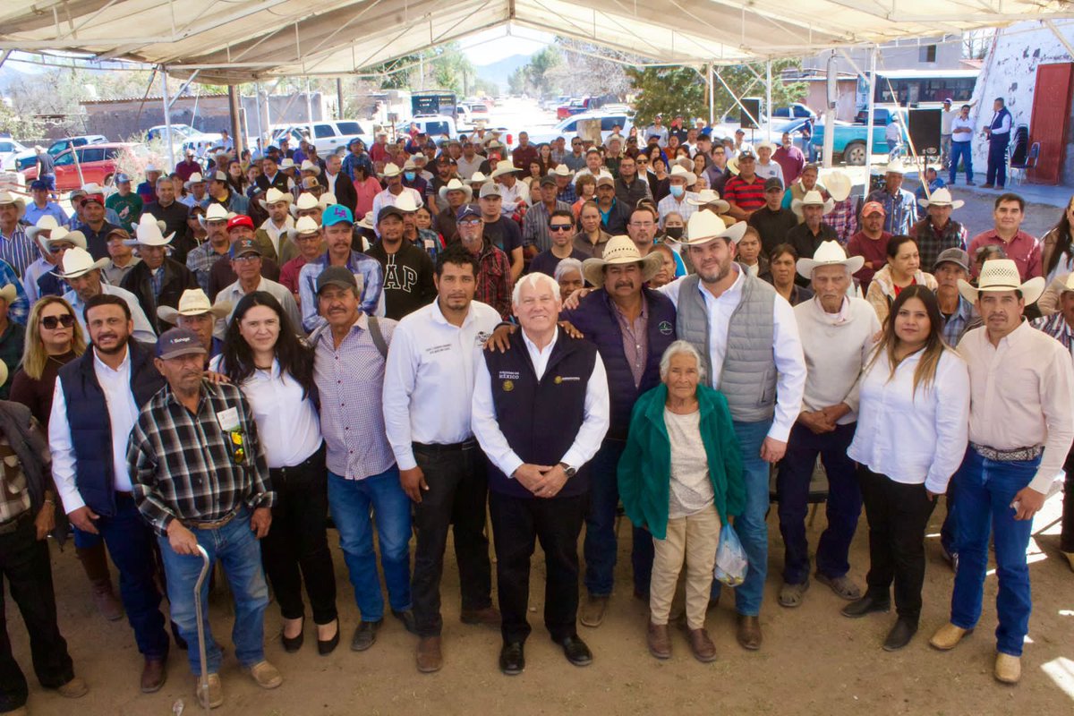Hoy refrendamos el compromiso del <a href="/GobiernoMX/">Gobierno de México</a> y de <a href="/Agricultura_mex/">Secretaría de Agricultura y Desarrollo Rural</a> con nuestros productores de #Durango, con el arranque del programa #FertilizantesParaElBienestar, por tercer año consecutivo, para seguir impulsando la producción de cultivos estratégicos.