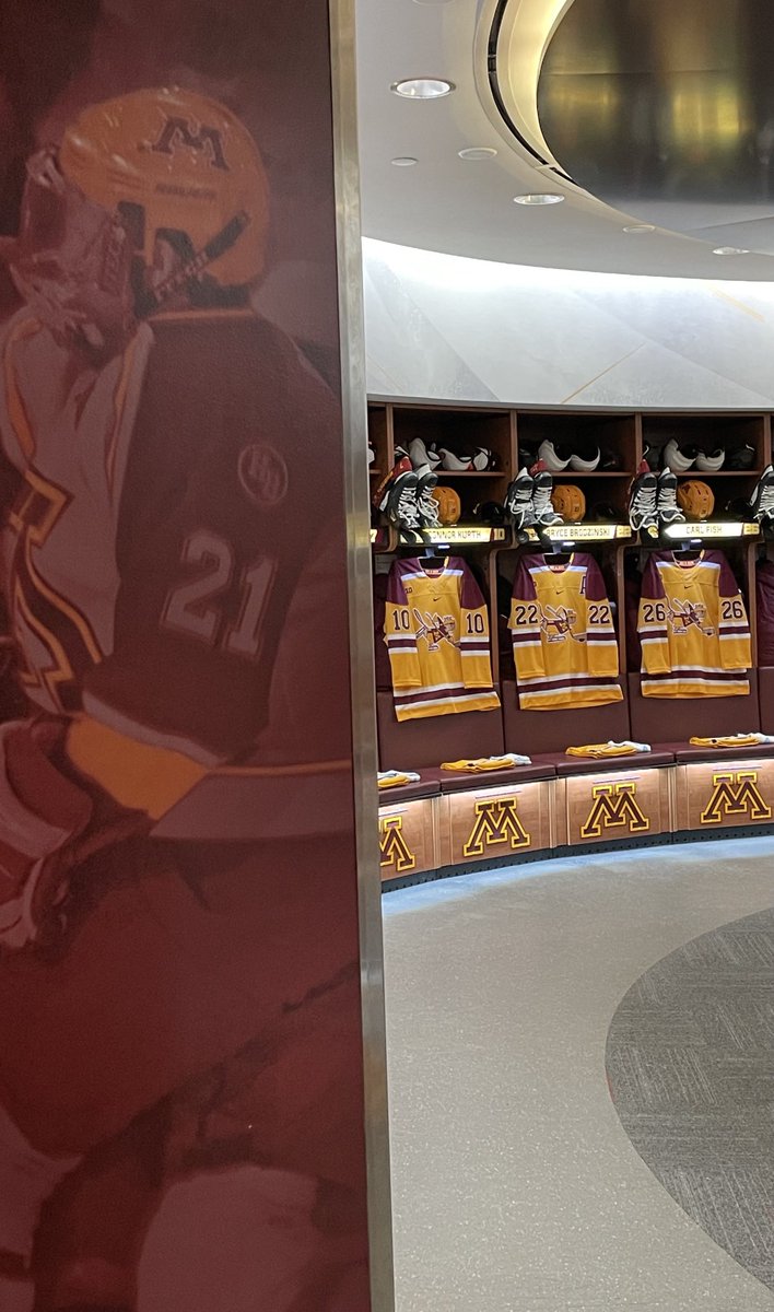 Going to be Gold out there tonight ⁦<a href="/GopherHockey/">Minnesota Men’s Hockey</a>⁩