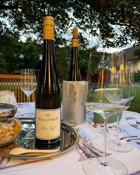 It has a complex nose of pineapple chutney and curry leaf with vibrant freshness and energy on the palate. Read the full list of Top 100 Wines of the World 2023 here: jamessuckling.com/wine-tasting-r…