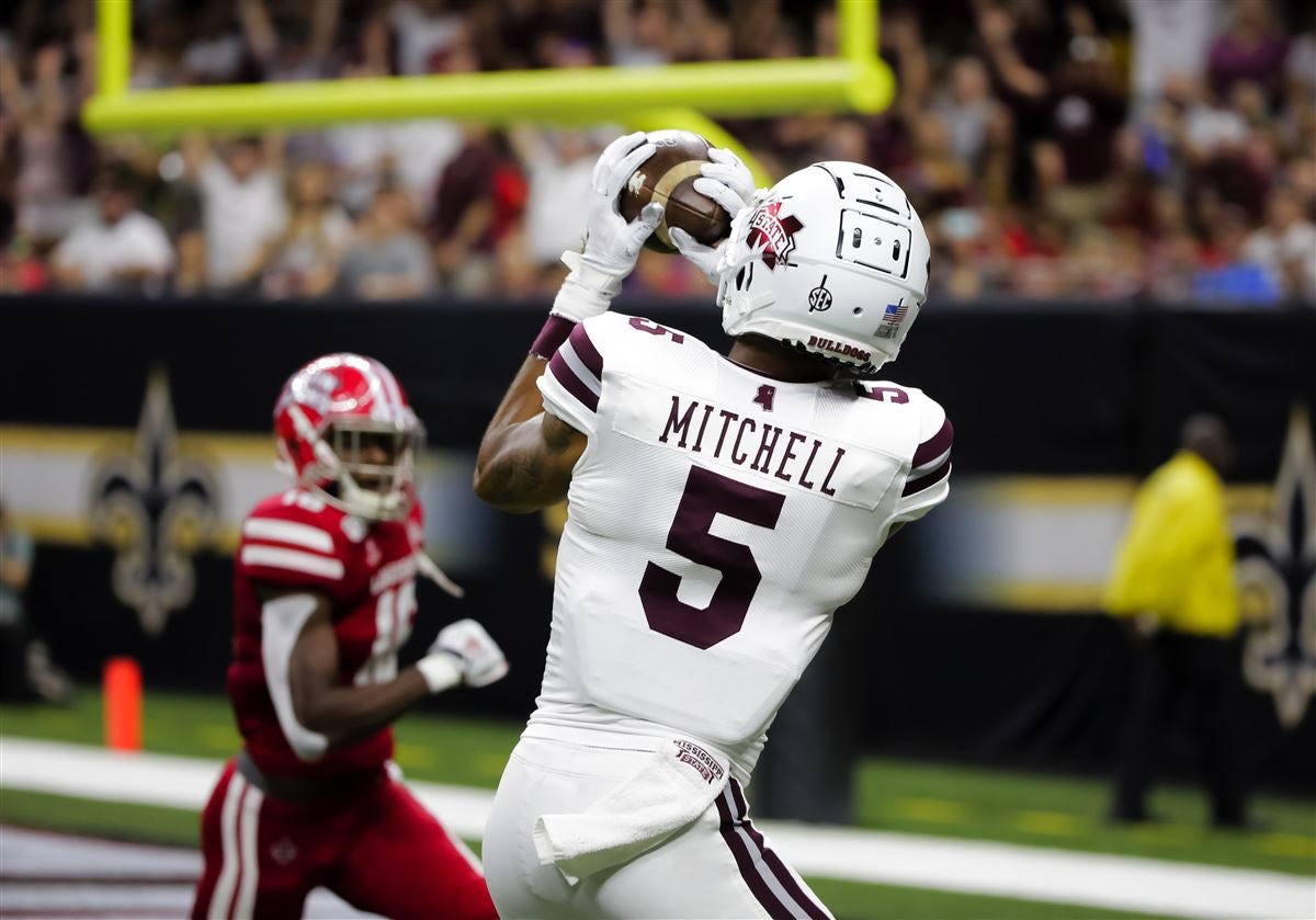 #AGTG Blessed to receive an offer from Mississippi State #HailState 🐶 @tv2p @CoachLongmire88 @MeshAcademy @_CoachBump @COASTLINESTARS