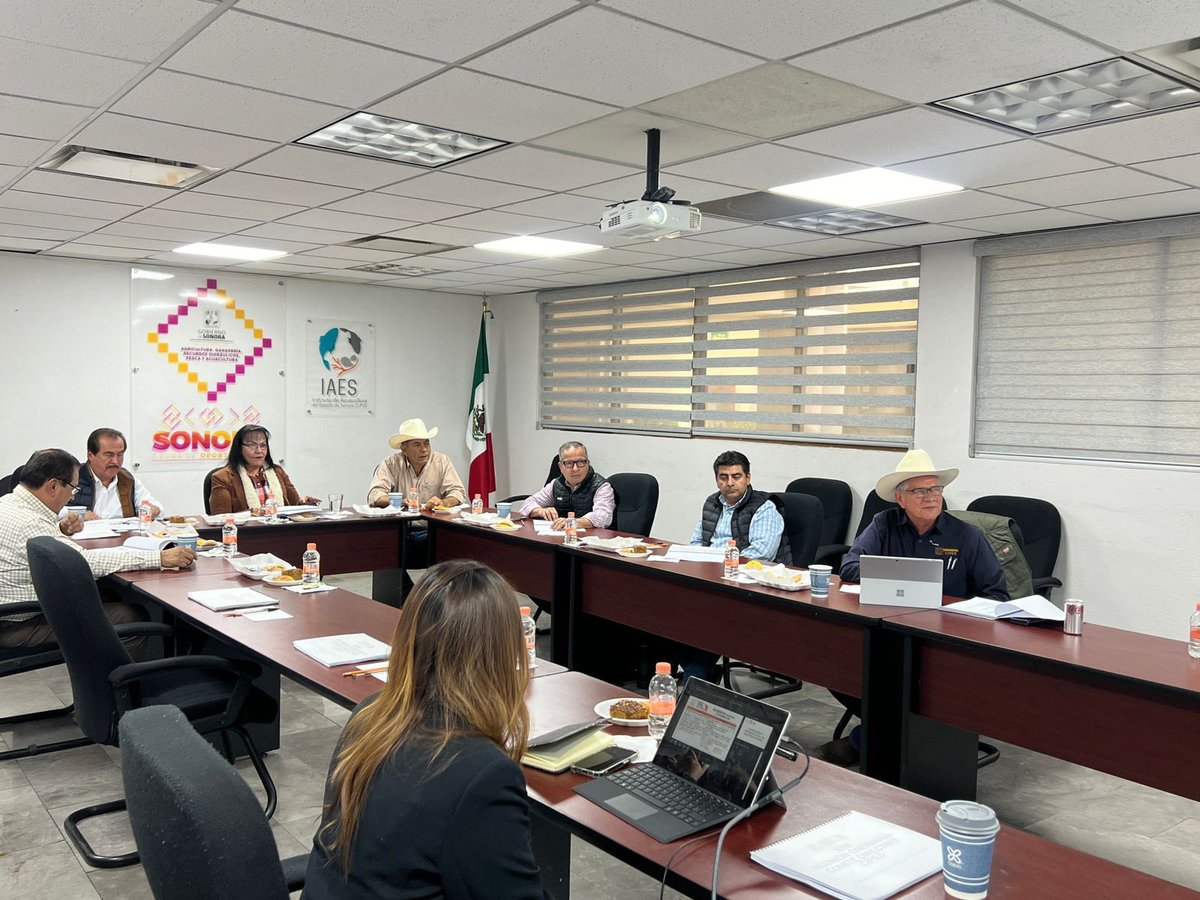 SAGARHPASonora's tweet photo. El #Cipes realizó su XXII Reunión Ordinaria, la cual presidió la titular de Sagarhpa, @FaatimaRod, ya que sus acciones han permitido mantener al estado con mejor estatus sanitario en México, además de mejoras en la atención a los productores como la atención del #REMO. https://t.co/zqRBjJenr8