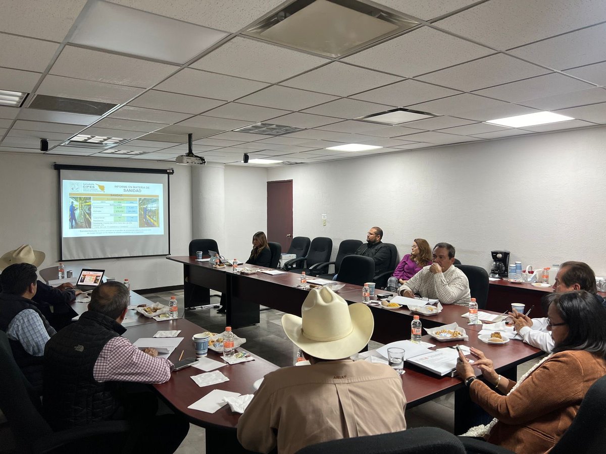 SAGARHPASonora's tweet photo. El #Cipes realizó su XXII Reunión Ordinaria, la cual presidió la titular de Sagarhpa, @FaatimaRod, ya que sus acciones han permitido mantener al estado con mejor estatus sanitario en México, además de mejoras en la atención a los productores como la atención del #REMO. https://t.co/zqRBjJenr8