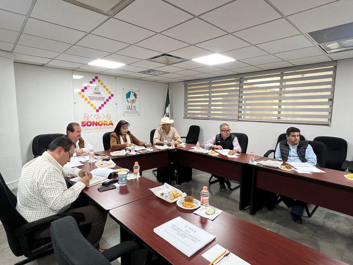 SAGARHPASonora's tweet photo. El #Cipes realizó su XXII Reunión Ordinaria, la cual presidió la titular de Sagarhpa, @FaatimaRod, ya que sus acciones han permitido mantener al estado con mejor estatus sanitario en México, además de mejoras en la atención a los productores como la atención del #REMO. https://t.co/zqRBjJenr8