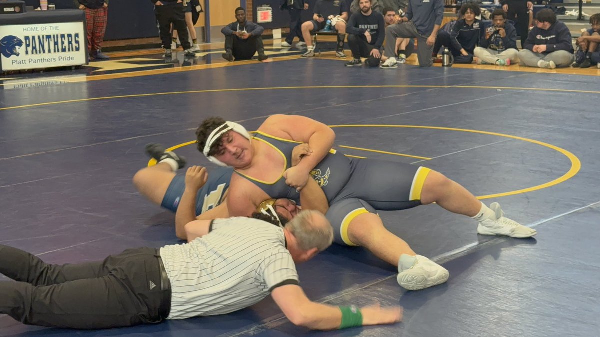 dambrosio_8020's tweet photo. Another 3-1 day on the mat.
@DomenicoD16 @EHavenAthletics
@UMichAthletics
Hard work pays off
#yellowjack #hwt https://t.co/epXch71JEo