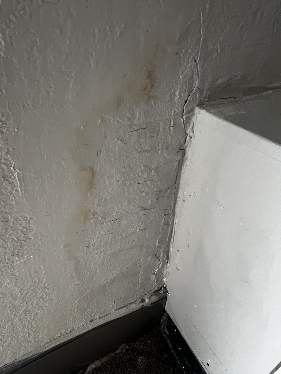 scottmees's tweet photo. @DoubleTree Very disappointed in @Hilton hotels, for allowing one of their brands @DoubleTree to offer such deplorable rooms to guests. This is by far the worst experience I have ever had in a hotel, especially a big hotel brand, like Hilton/Doubletree. https://t.co/zFogBwPmwV