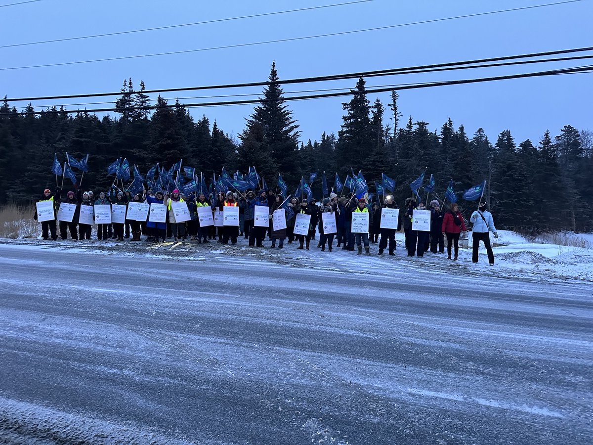 What do we want? Fairness! When do we want it? Now! 
Over 100+ AAHP members gathered together this evening for a rally outside the Conception Bay East-Bell Island candidates event to send a strong message that our members deserve a fair deal! Healthcare workers deserve better.