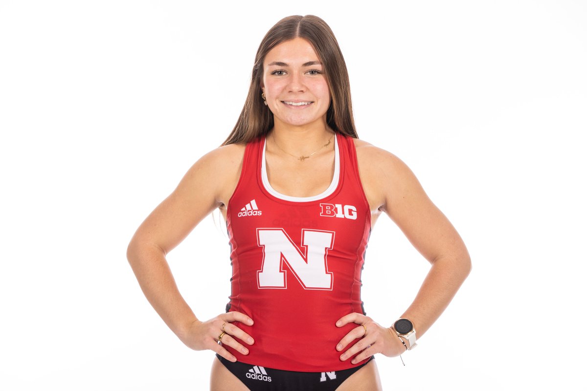 Brynna McQuillen (9:49.34) &amp; Cami Merickel (9:53.59) take 1st and 2nd in the 3000m!!🙌