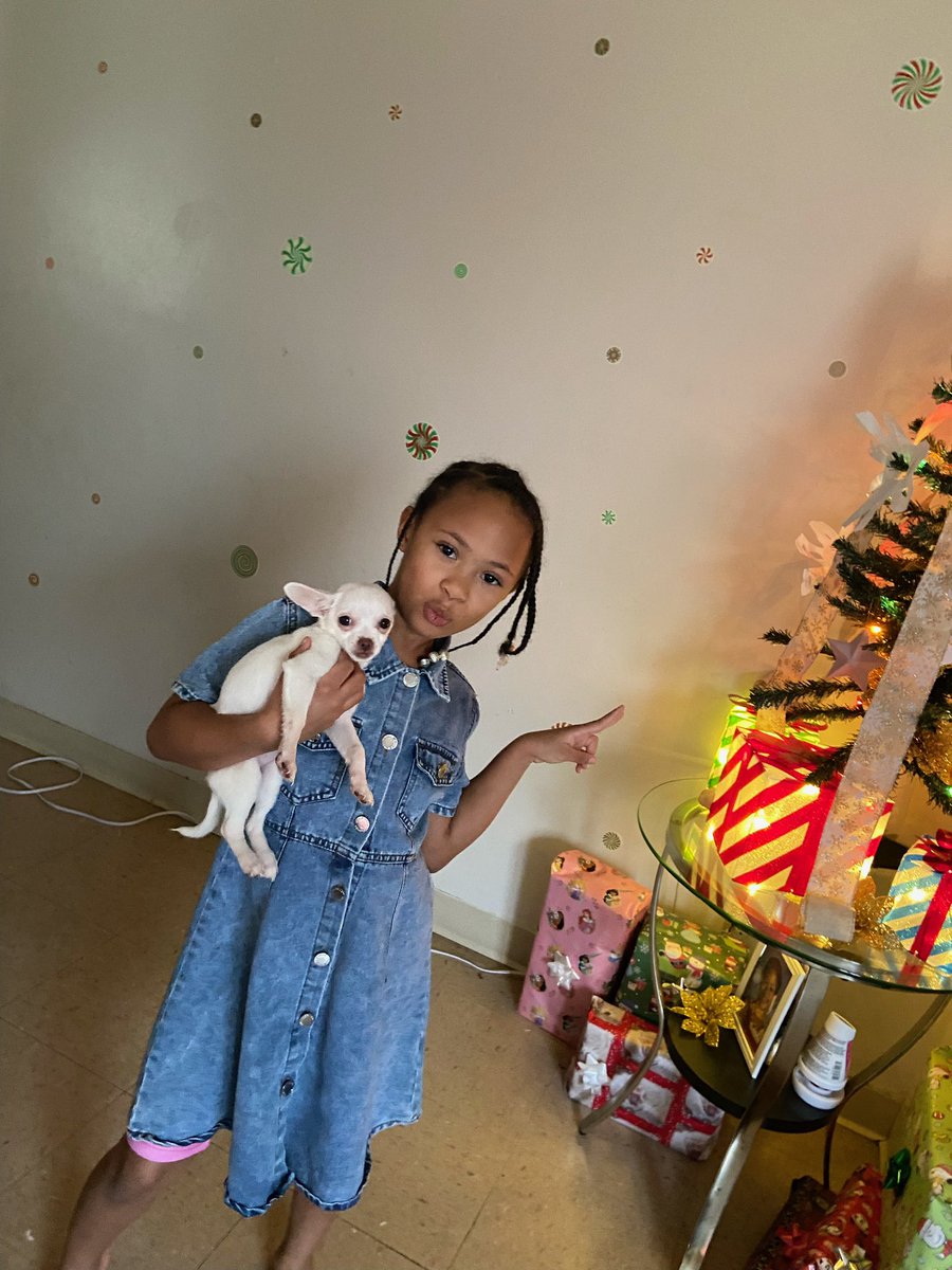 When one of your students that you just LOVEEEEEEE sends you your morning snuggles on a snow day via text through her gramma … you KNOW you’re doing what God has called you to do ! #IAMCPS #mywhymymotivation #passionpurposeministry #HiMissHeaden #MyRenee