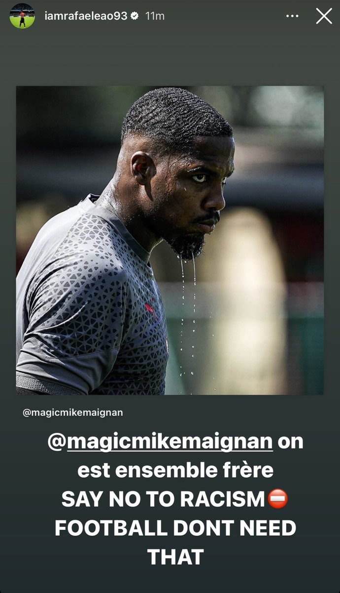 qtr_alaz's tweet photo. IG : @RafaeLeao7 ✊🏻♥️🖤 #NoToRacim
#UdineseMilan #Milan #Maignan https://t.co/2rjjIC6ChD
