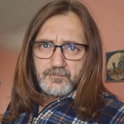 terfulja's tweet photo. ne razumem, čiča izgleda kao 50 godina starija verzija tog dečka https://t.co/b75OXO0TCX