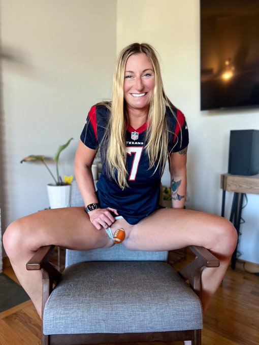 1 pic. Let’s go Texans!!!! OF on sales link in bio!!!! https://t.co/vdx9i5NW8d