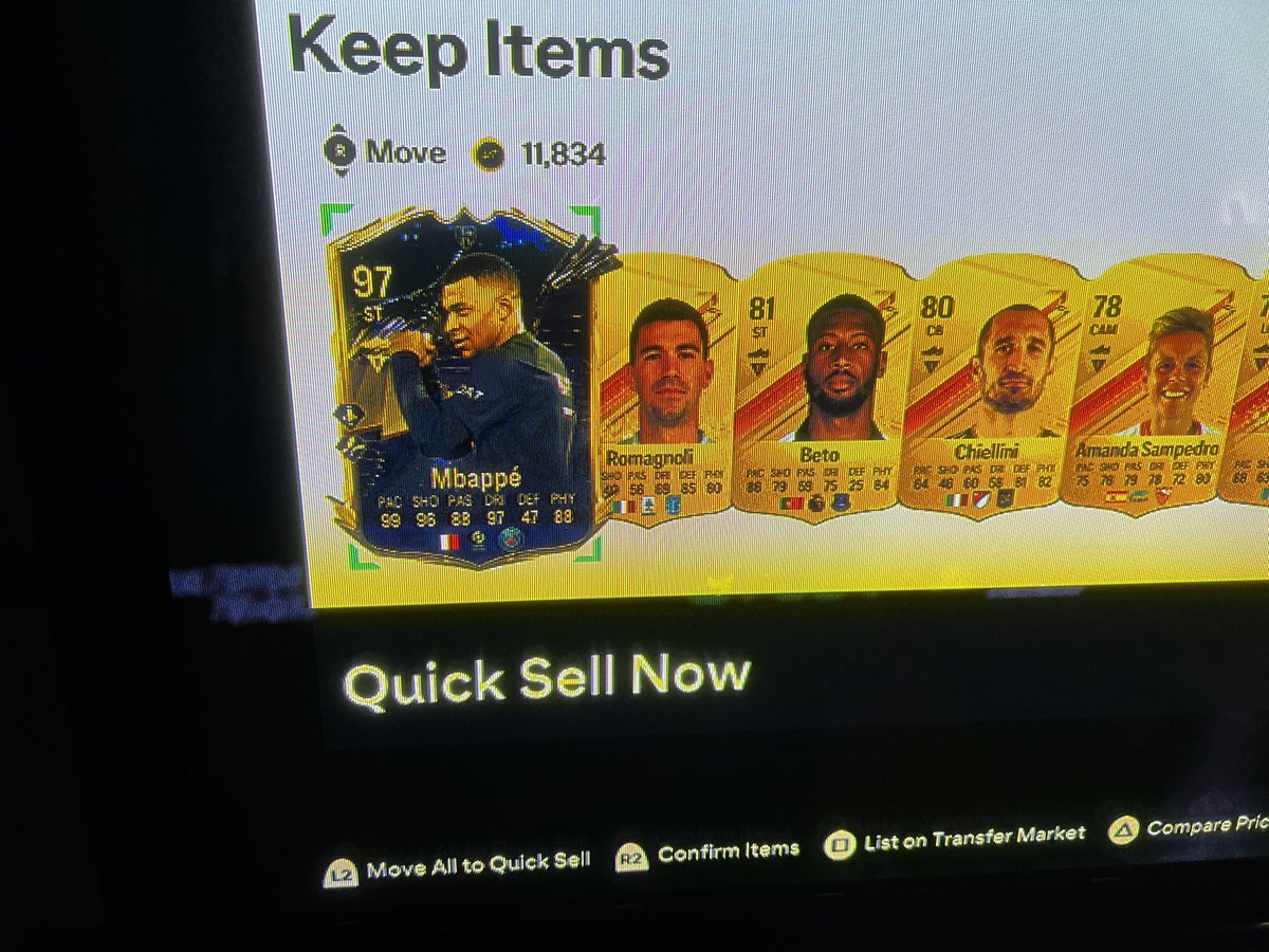 HFadezz's tweet photo. @GiveawayMission Played fut champs for the first time in 3 months n pulled this bad boy 😂😂 nice 15 Mill. Thanks Ea😂 https://t.co/ILhM4Fz8BP