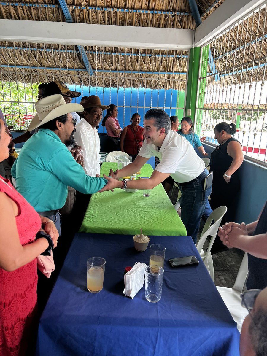 yamilmelgar's tweet photo. Me dio mucho gusto saludar a amigas y amigos de diferentes ejidos de la zona baja de nuestro querido Tapachula.
Seguimos escuchando de cerca a la ciudadanía. ¡Ánimo! https://t.co/j4rTtAOpDQ