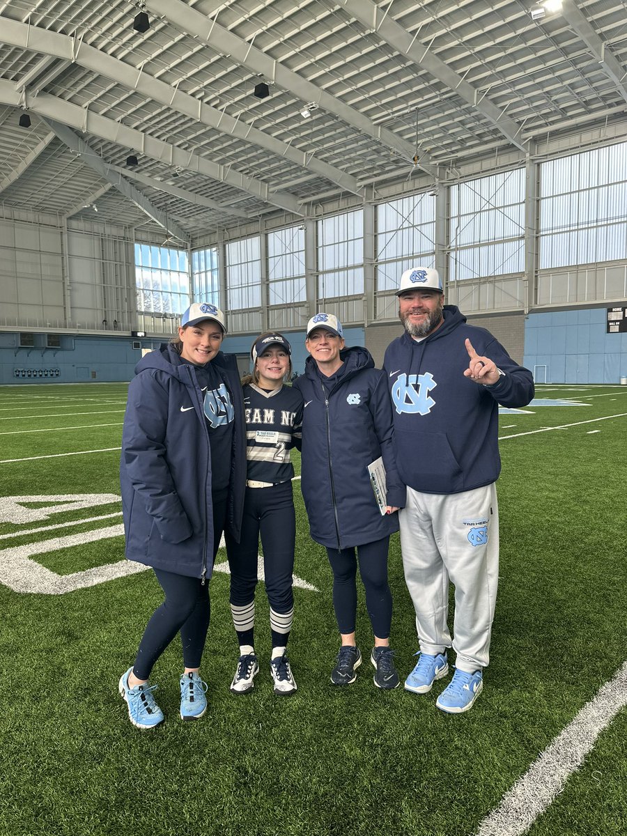 I had an amazing time spending my day with @UNCSoftball ! Thank you so much to coaches @coachmegsmith @c_lyon22 @Maddie_Holub for having me today and giving me some great new drills!!🐏🩵