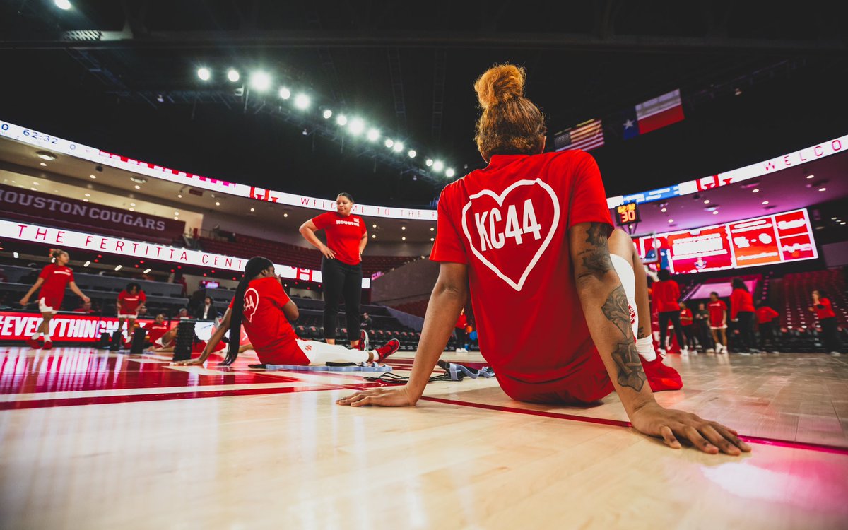 UHCougarWBB's tweet photo. Locked in 🔒 
#KC44FOREVER 

#EverythingMatters x #GoCoogs https://t.co/PM7YVAuRXc