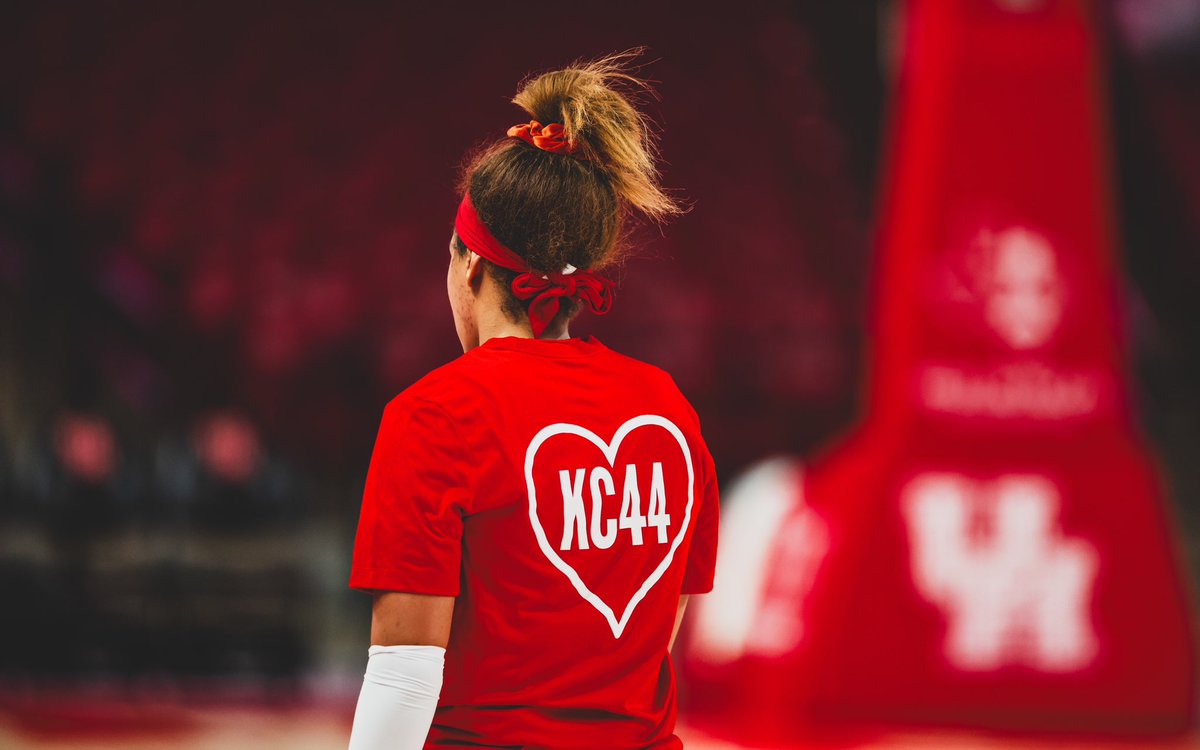 UHCougarWBB's tweet photo. Locked in 🔒 
#KC44FOREVER 

#EverythingMatters x #GoCoogs https://t.co/PM7YVAuRXc