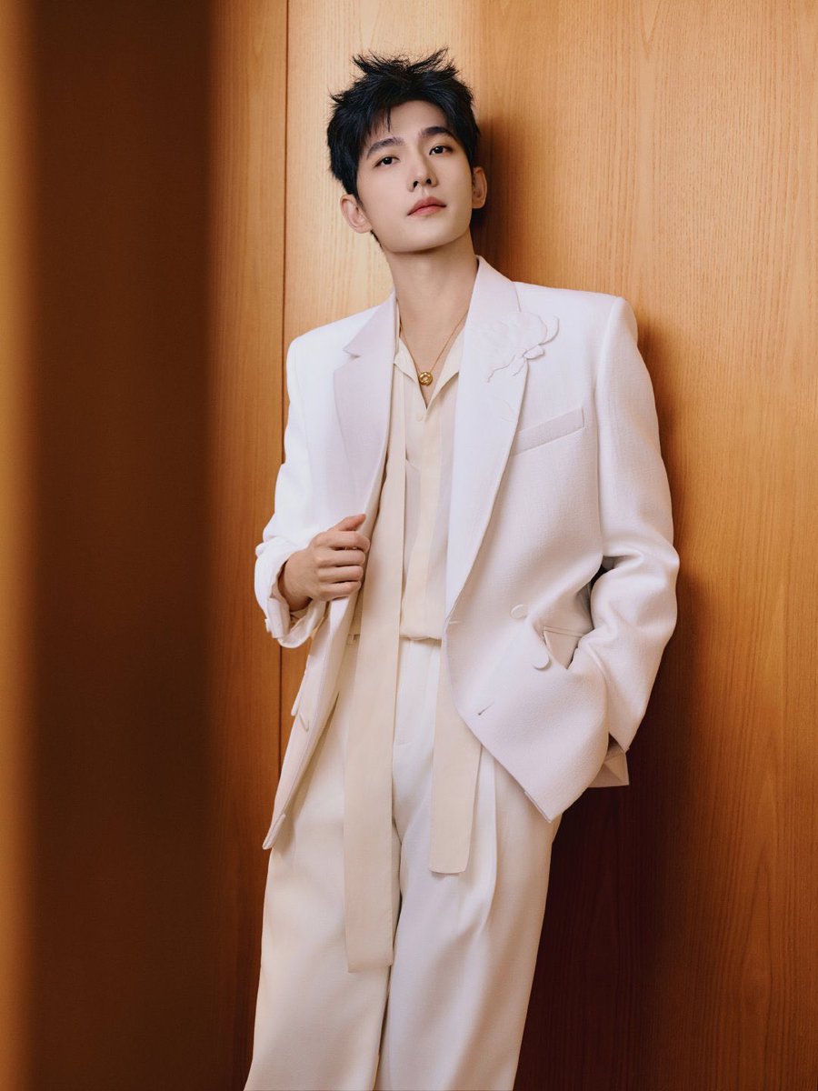 20.01.24 : YangYang's studio weibo update

ท่ามกลางแสงที่ล่องลอยไปมาระหว่างความโรแมนติกและความบริสุทธิ์ เพลิดเพลินไปกับยามบ่ายอันแสนอบอุ่นกับ #หยางหยาง

(1/4)
YANGYANG GBA Guerlain
#GUERLAINxYangYang
#YangYang #YangYang杨洋 #杨洋