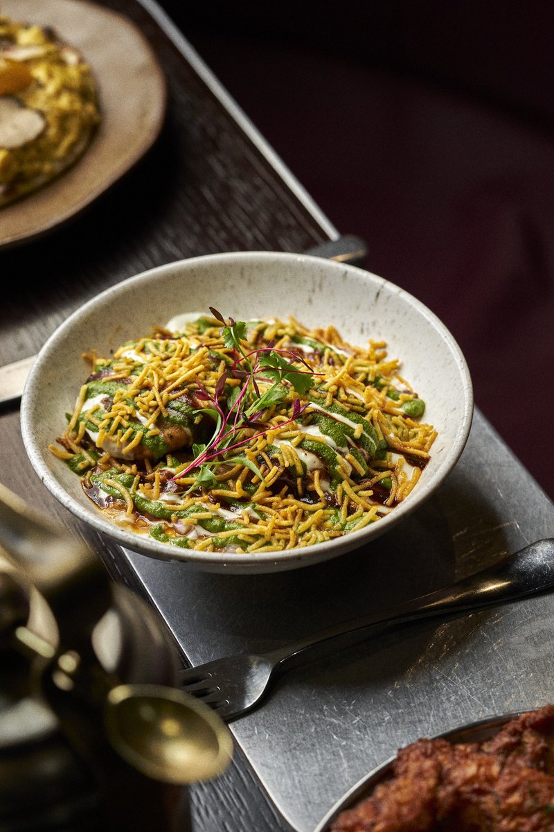 Enjoy the Sunday Brunch @bombaybustle - Kolhapuri Machhi, Bambaiya Ragda, Masala Akuri Truffle Naan and many more delectable dishes. Detailed menu available on website. #bombaybustle #mayfair #indiancuisine #indianfood #sundaybrunch #foodie #indianrestaurantlondon #london