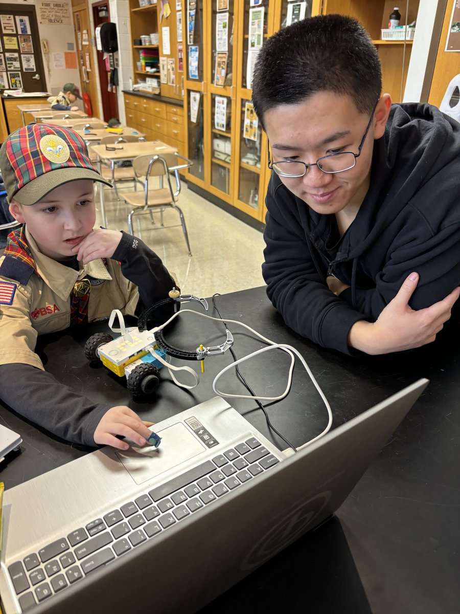 FRC1071's tweet photo. Today, we hosted more than 20 scouts from local scouting units for a fun STEM day! Huge thanks to Cub Scout Pack 230 for having so many enthused members! 

#LetsMakeStuff #morethanrobots #DeansHomework #WeAreNE #tothemax https://t.co/N3IAkevxvE