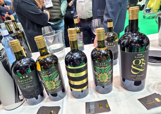 It is reductive at first before deep aromas emerge. Really dissolved and transparent on the palate with great tension and immaculate tannins. Read more: jamessuckling.com/wine-tasting-r…