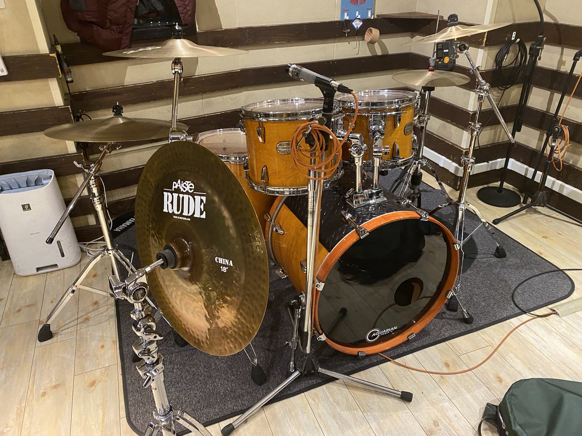 Hissah607's tweet photo. 昨日は、BANDのギター相棒と天六のStudio246GENでアンプから音出し合わせ。楽しかった!4時間ギター、ベース、生ドラムを堪能しました。来週のメンバー全員でSYNCROOMも今から楽しみです🎶
#BAND #Studio #Studio246GEN https://t.co/HKm7oBC8Qa