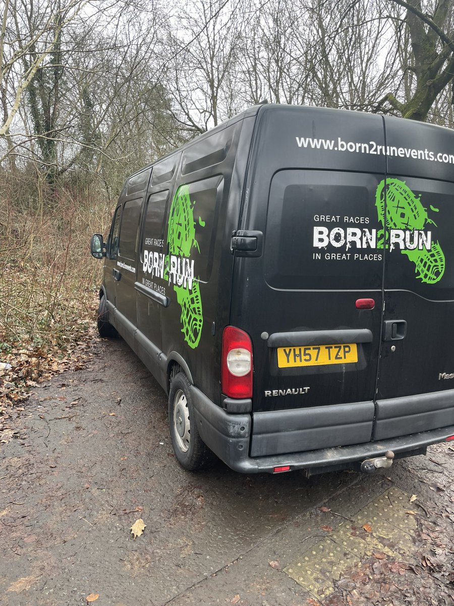 Is this acceptable for #born2run? Are footpaths and disabled spaces just fair game? Also, according to gov.uk MOT checker, the Mitsubishi hasn’t been taxed for over two months  and the Renault hasn’t been MOT’d since December 2022…