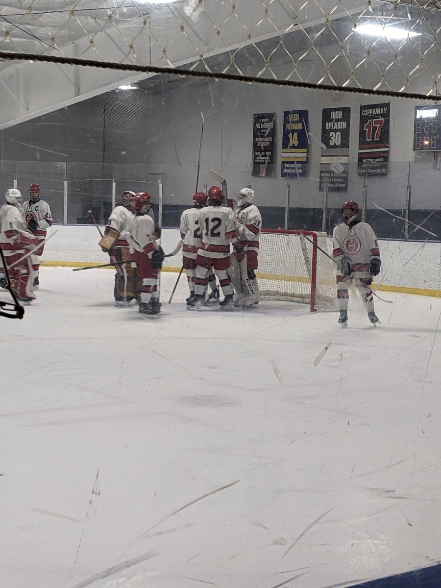 @HiltonHockey WINS 6-3 over Fairport at the shore. Goals by Cam Stewart (3), Andrew Paolini (1), Mason Knight (1), and Jack Palmer (1). Great game all around from the Cadets🔴⚫ #rollcadets