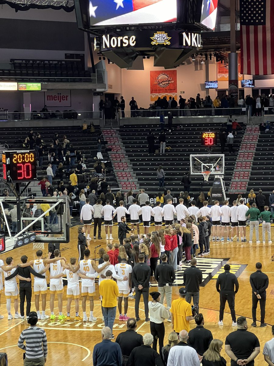 TFMS_Counselors's tweet photo. Great Job @TFMSChorus!! The perfect way to start our night out @nkuedu basketball double header for Turkey Middle School Day!! @FootMiddle ❤️🖤 https://t.co/rBpyEflOJx
