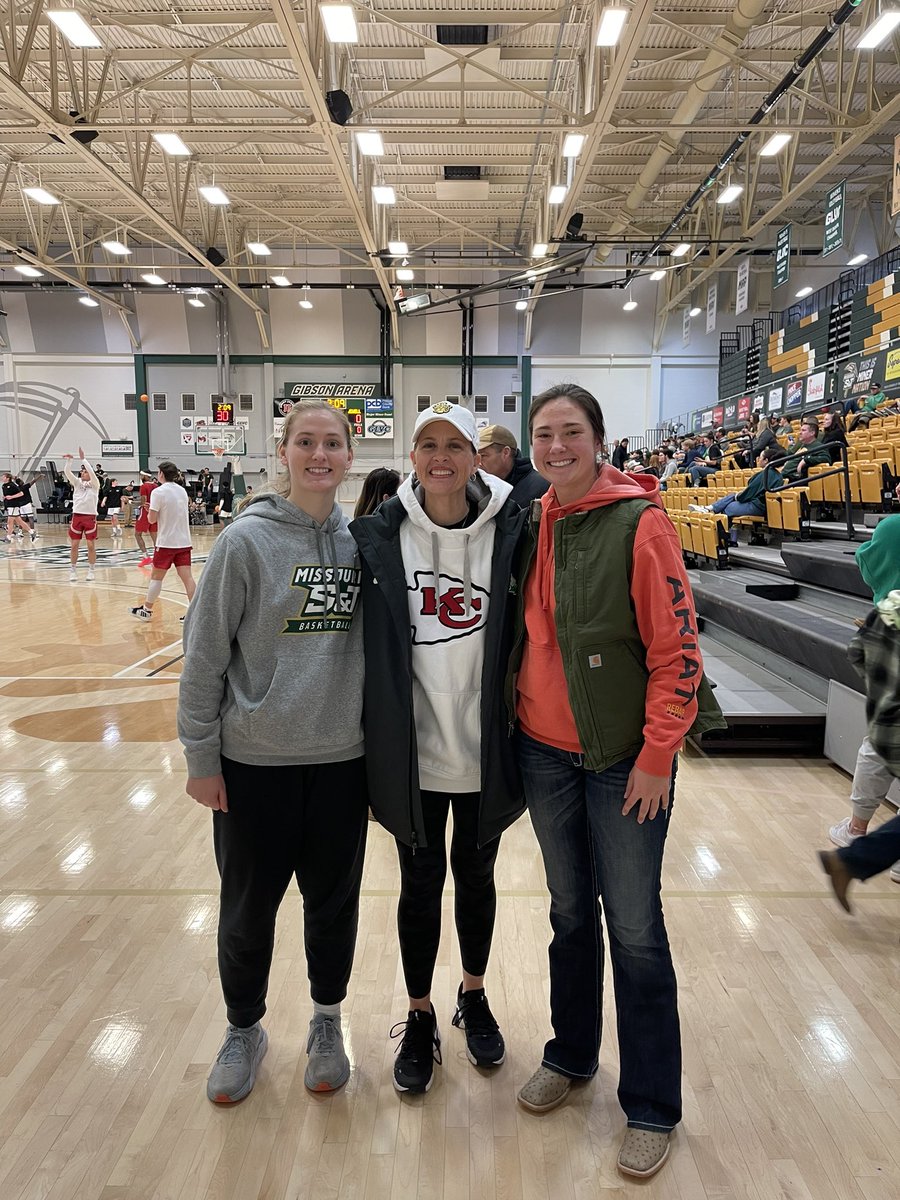 Great watching these two play today! Keep up the great work <a href="/ErynPuett/">Eryn Puett</a> and <a href="/AddisonHopkins5/">Addison Hopkins</a> !! #proudcoach #RepRockBridge