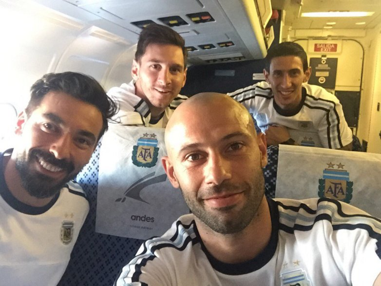 TorresErwerle's tweet photo. En 2016, Argentina viajó a Brasil a jugar un partido de Eliminatorias en un avión de la aerolínea Lamia. Estuvieron a 17 minutos de quedarse sin combustible.

Esa misma aeronave 18 días después se estrelló en la tragedia de Chapecoense.

Tremendo. https://t.co/DtD9Eo7BfS