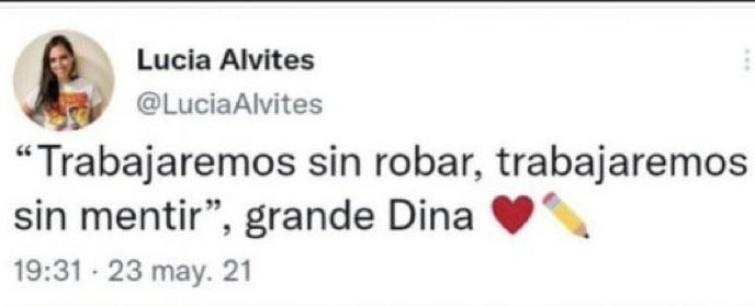 MEMEOPERU's tweet photo. ¿Te imaginas usar tus redes para apoyar a un gobierno incapaz, luego quitarle su apoyo porque te despidieron? Es que con Castillo entró cualquier burro como Lucia Álvarez https://t.co/H3xJ1Cnrxt
