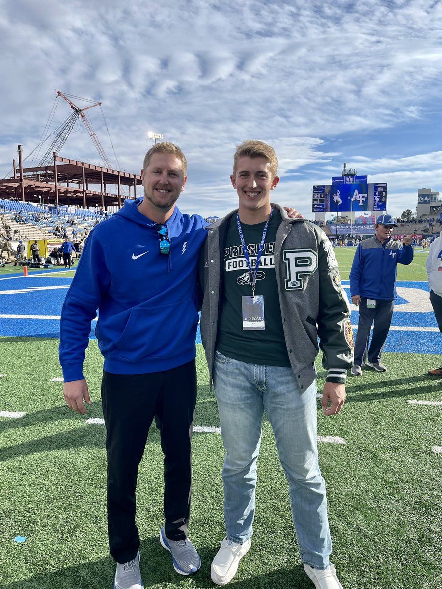 ⚡️ Thanks to @coachskene3 and @CoachAlexMeans for coming over this week!! Also shoutout to @CoachLamAF for the exceptional card! 🎊