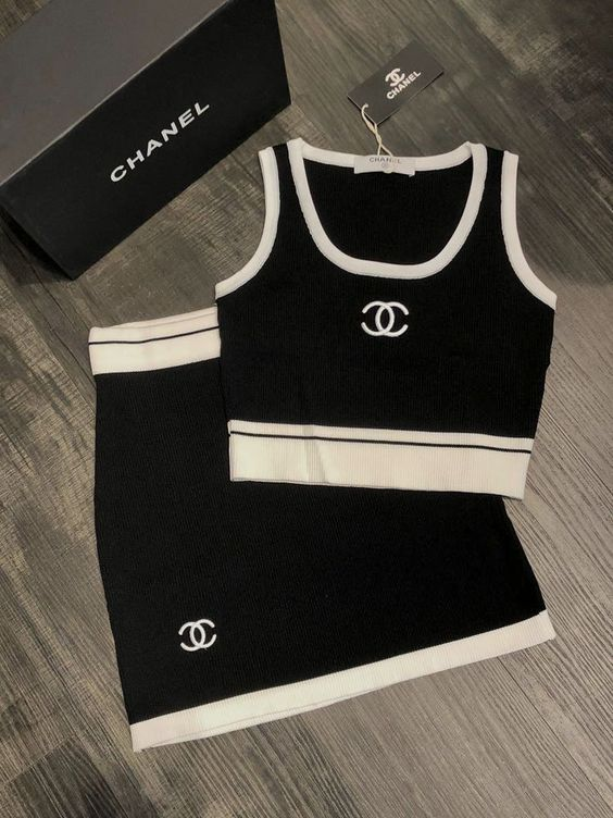 untitledallure's tweet photo. chanel set https://t.co/5G8A98lf40
