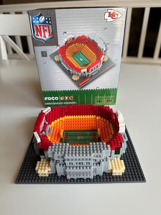 BrxlzFreak's tweet photo. I built the @FOCOusa #BRXLZ @Chiefs mini #arrowhead stadium. This was my first mini stadium build and it was a lot of fun. Definitely a solid build. 

#Chiefs #KansasCity #football #stadium #build #puzzle #gofoco #teamfoco #brxlz https://t.co/c3tptTCWzT