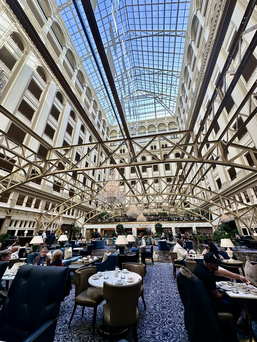 susantran's tweet photo. The bar at @WaldorfAstoria #DC is stunning! #ExploringDC https://t.co/pGwg6TfwbJ