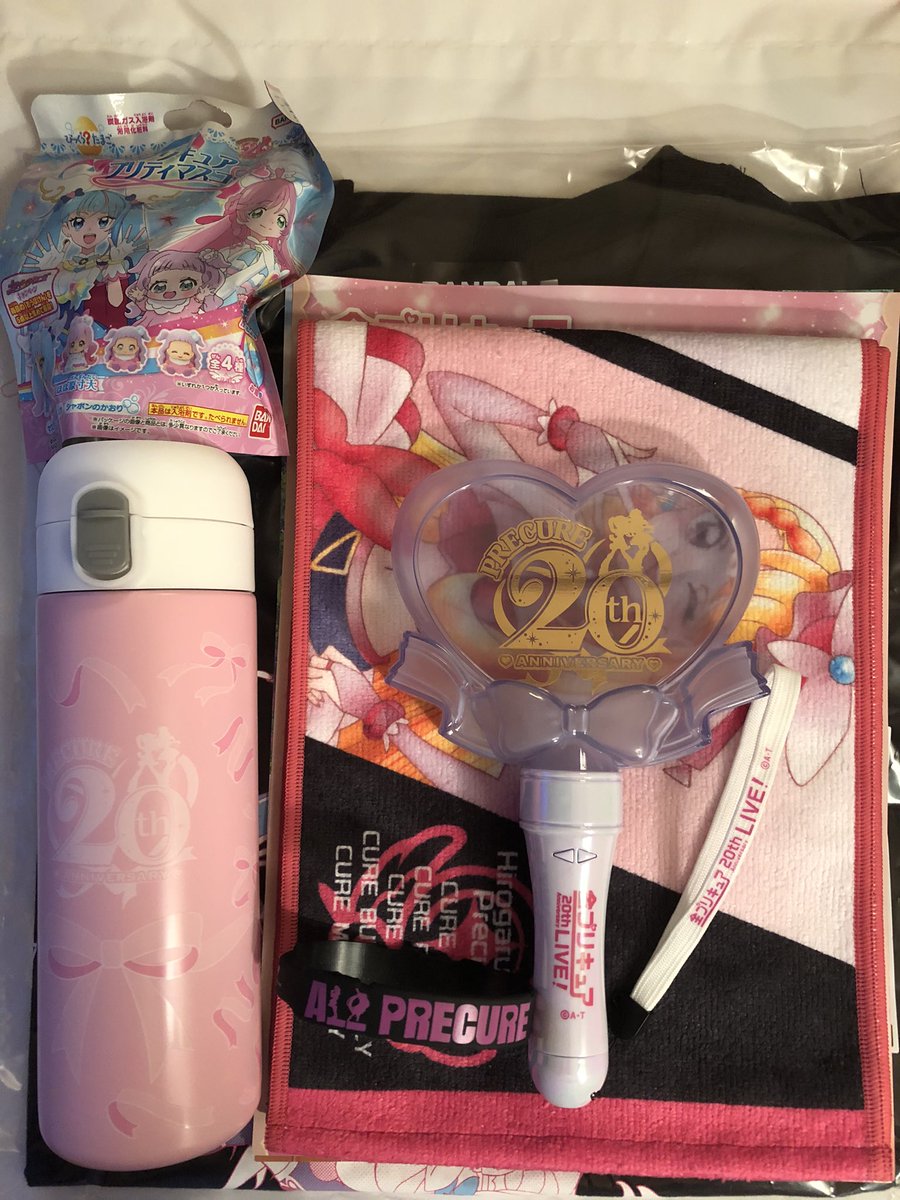 Revomiku_Remmy's tweet photo. プリキュアのLIVE、感動しましたわ…😭

それぞれのシリーズの年にあったこと、わたくしは何をしていたか思い出しましたわ。プリキュアが大好きなおかげで救われた！そう実感するなんて一体誰が予想できますの⁉️
プリキュアは生きる力を与え、元気にしてくれるから20年続くのではと強く感じましたわ‼️ https://t.co/n2jWEwagnT