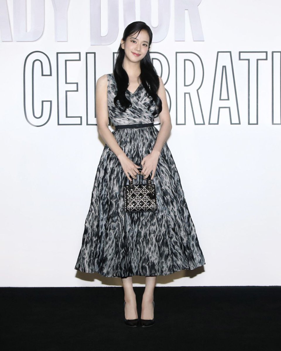 global ambassador Christian Dior has arrived bringing luxury without the glitter of trinkets. looking radiant at the Lady Dior celebration held in Seoul, she wore a dress from the DiorAW23 collection and black pumps designed by Maria Grazia Chiuri. 𖤐. ⋆ ݁ ˖