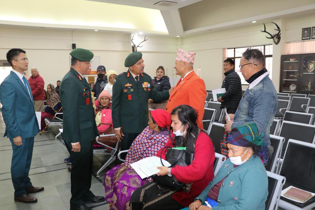 Lt Gen AK Singh visited Welfare & Military Pension Branch, ROIE & ECHS Polyclinic in Defence Wing #Kathmandu. He appreciated the initiatives undertaken for veterans' welfare & inaugurated Reception & Waiting Area at Bhartiya Gorkha Sainik Niwas @adgpi @MinofDefIndia