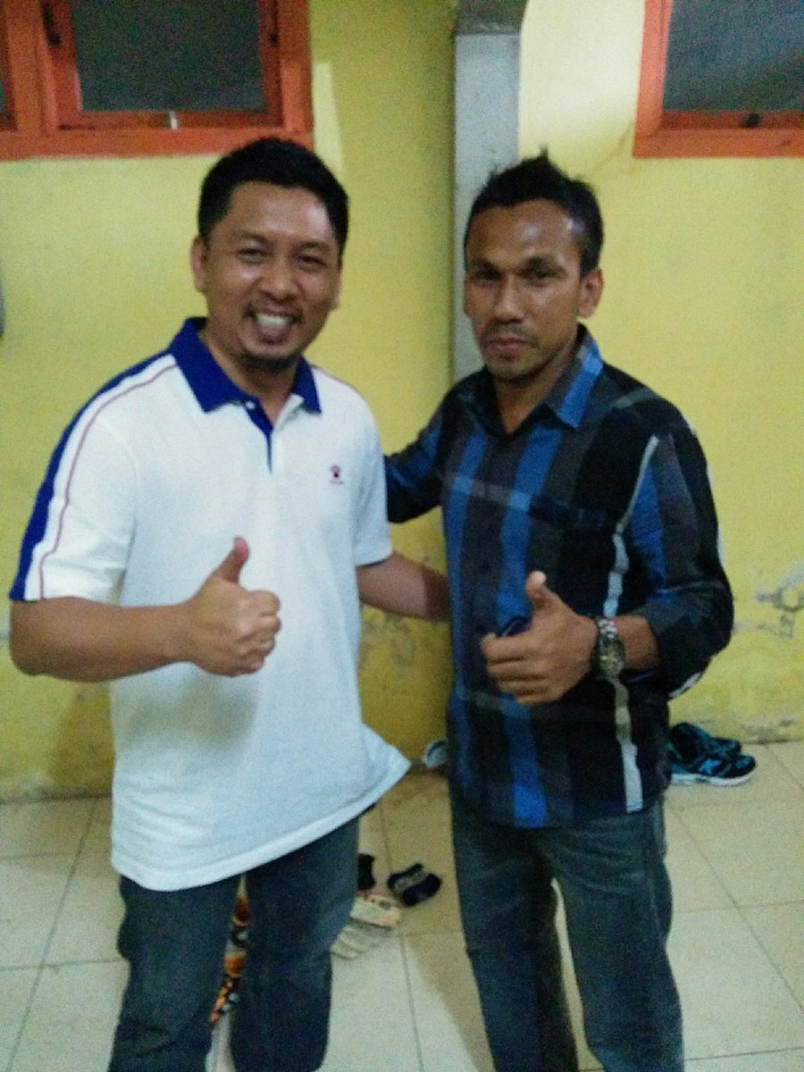 Ndisik musuh persiraja neng kandange persiraja iso menang lhooo!!11!1!1! Tulung baleni!!!1!1!!1

Foto hanya pemanis~
Ndak bole mara-mara~~