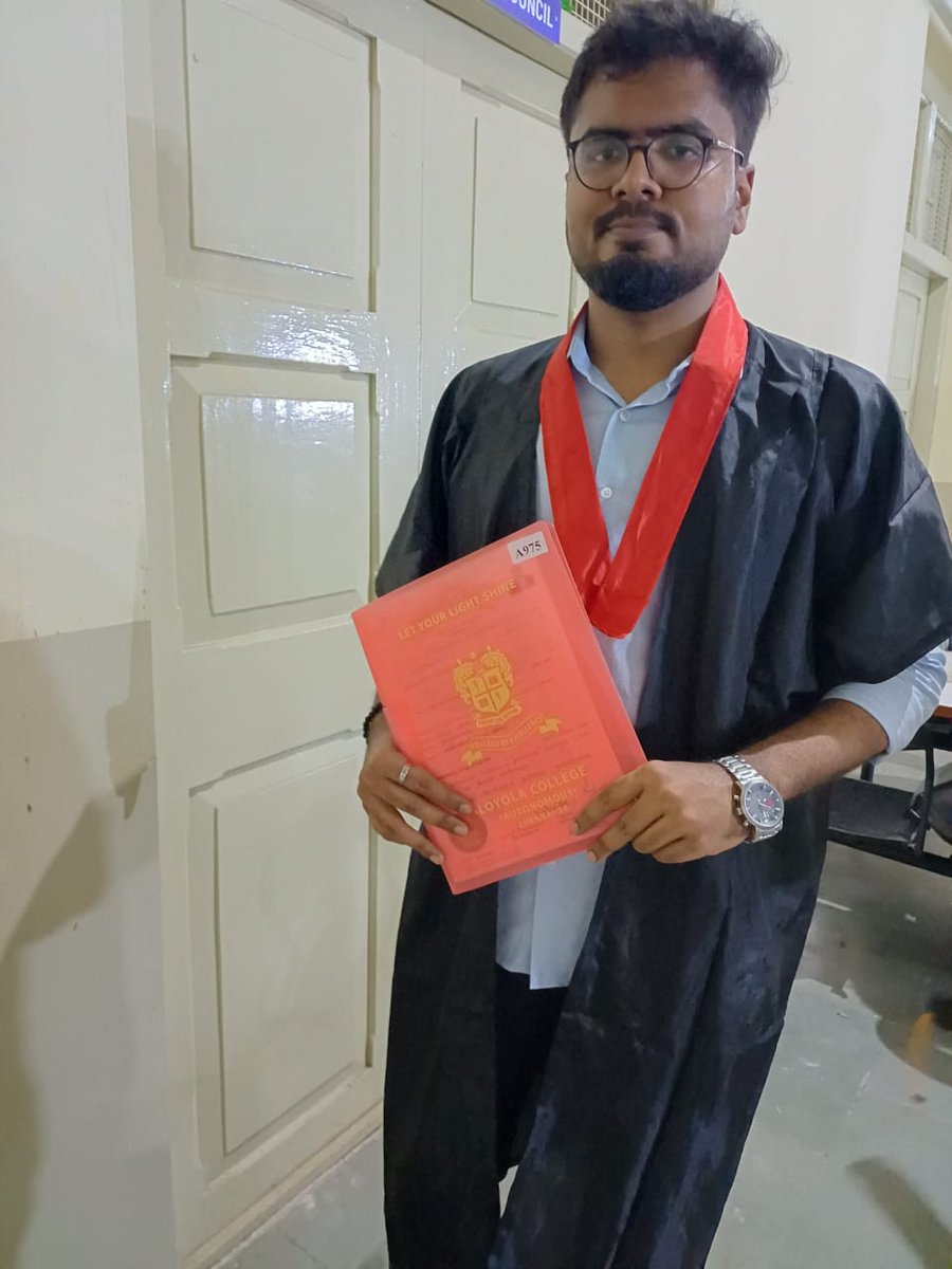 UlaguNathan5's tweet photo. ஈசன் அருளால் என் சகோதரி மகன் எனது அன்பு மருமகன் ப. சூர்யநாராயணன் இளங்கலை பட்டம் பெற்ற மகிழ்வான தருணம்.. https://t.co/INjrK7ZeI0