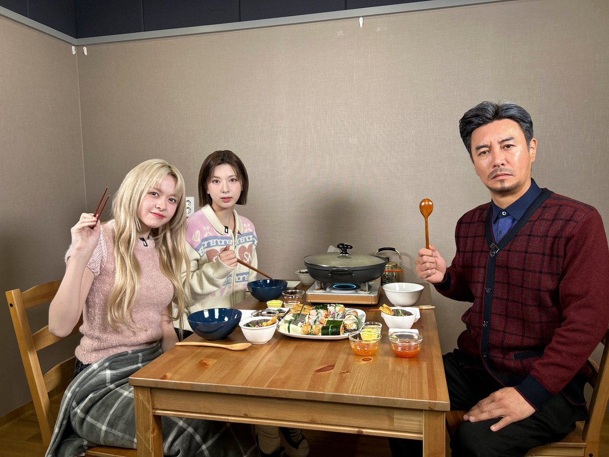 NMIXX_official's tweet photo. [📸] #꼰대희

 ⋆.✧🐨🐥*ೃ🥣๑✧
👨‍👧‍👧 https://t.co/8wPwvkYTre

#NMIXX #엔믹스
#릴리 #LILY
#배이 #BAE
#Fe3O4_BREAK
#DASH https://t.co/QVPvBTLtHR